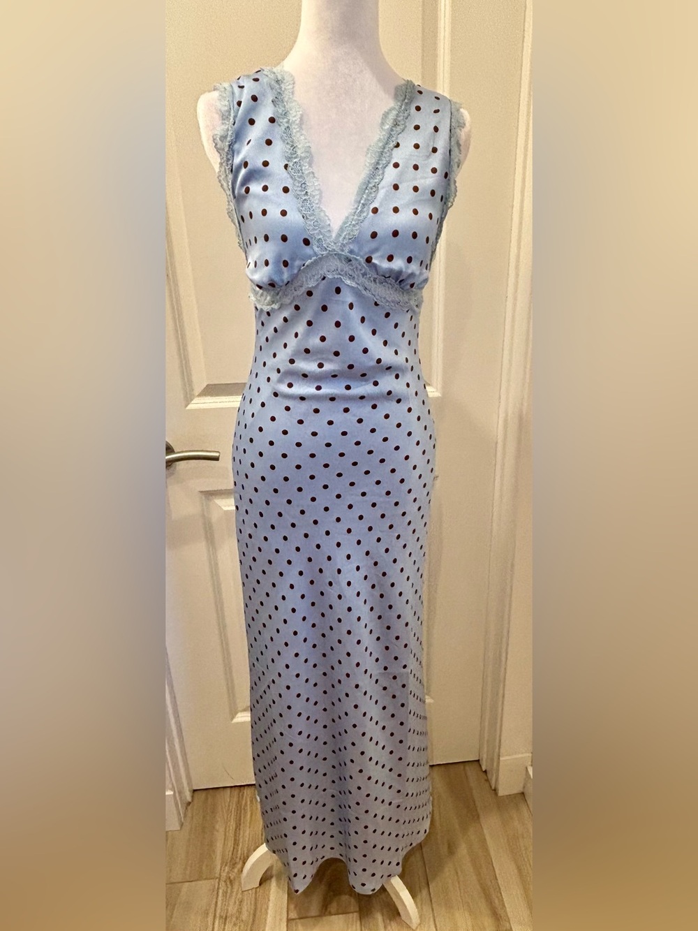 NWT Jessica Simpson Elegant Polka Dot satin and lace Maxi Dress - L